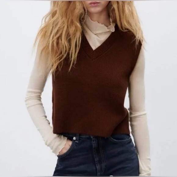 ZARA Preppy & Smart Sweater Vest with ribbed V neckline in beautiful baby blue🔥 - Picture 8 of 13